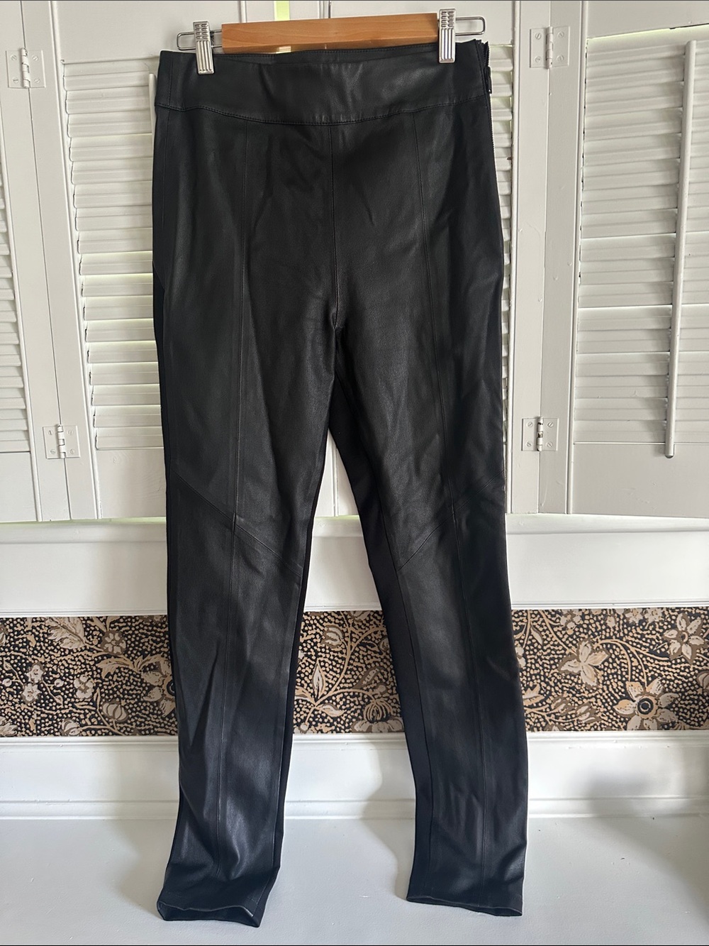 Reiss Black Leather Women’s Leggings, Stretch Panels on back. Size 6. Like new